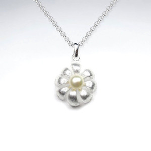 MOUNT COOK LILY NECKLACE 925.co.nz