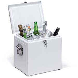 Winter Sale: Vintage Cooler Box