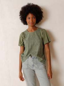 Womenswear: Camiseta Tee in Basilico