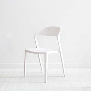 Furniture: Jerry Chair - White