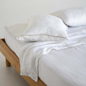 European Linen Scallop Edge Flat Sheet - White/Oatmeal