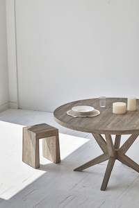 SANTOS ROUND DINING TABLE