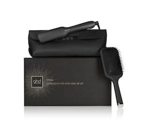 MAX WIDE-PLATE HAIR STRAIGHTENER GIFT SET AdoreMe Online