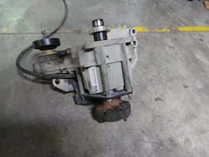 Motor vehicle part dealing - used: 2005 Holden Commodore Transfer Case