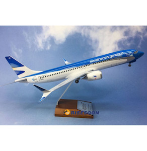 Hobby equipment and supply: Aerolineas Argentinas Boeing 737 MAX 8 1: 130