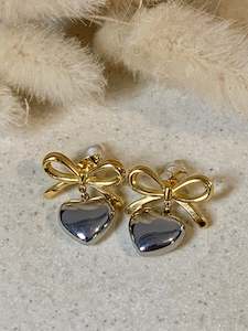 Womenswear: Bow Heart Studs