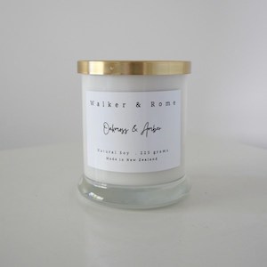 Walker & Rome Oakmoss + Amber Candle – A Little Bit Floral