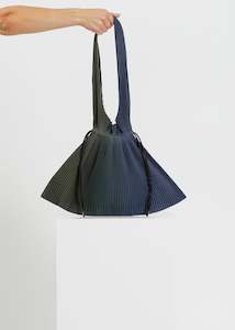 Clothing: ASH PLEAT TOTE / INK-KHAKI