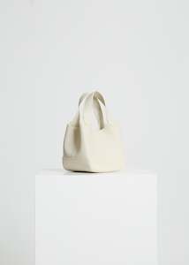 ALFIE BUCKET BAG / PEARL