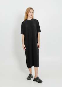 S25 STORY PLEAT TEE DRESS / BLACK