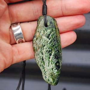 New Zealand Greenstone Pounamu Pendant Necklace (AJJC2117)