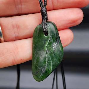 New Zealand Greenstone Pounamu Pendant Necklace (AJJC2116)