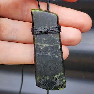 NZ Greenstone Pounamu Toki Pendant Necklace (N55)