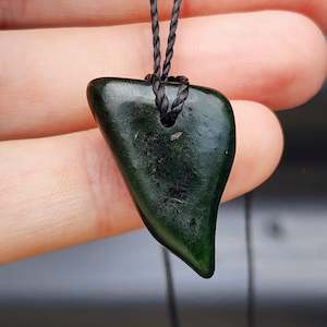 New Zealand Greenstone Pounamu Pendant Necklace (AJJC2157)