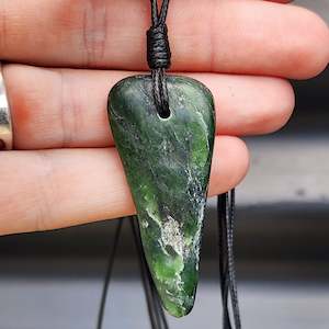 New Zealand Greenstone Pounamu Pendant Necklace (AJJC2143)