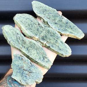 500g Raw New Zealand Greenstone / Pounamu Carving Slices (R14B16)