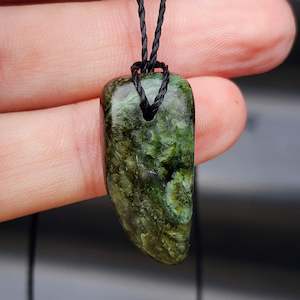 New Zealand Greenstone Pounamu Pendant Necklace (AJJC2162)