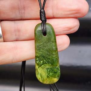 New Zealand Greenstone Pounamu Pendant Necklace (AJJC2160)