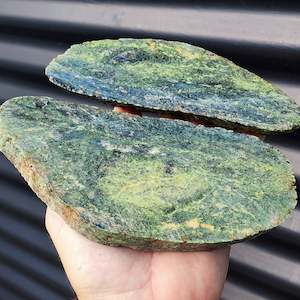 915g Raw New Zealand Greenstone / Pounamu Carving Slices (R14B101)