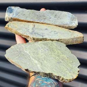 1kg Raw New Zealand Greenstone / Pounamu Carving Slices (R14B100)