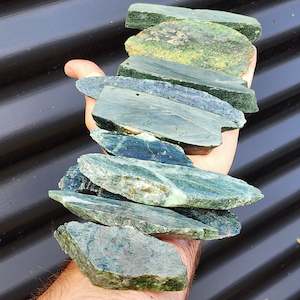 896g Raw New Zealand Greenstone / Pounamu Carving Slices (R14B97)