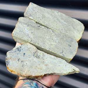 1kg Raw New Zealand Greenstone / Pounamu Carving Slices (R14B106)