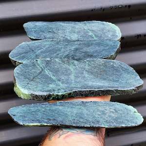 1kg Raw New Zealand Greenstone / Pounamu Carving Slices (R14B91)