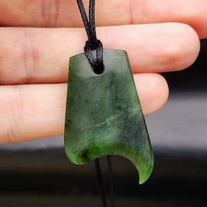 NZ Greenstone Pounamu Pendant Necklace (N86)