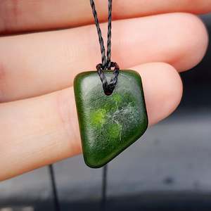 New Zealand Greenstone Pounamu Pendant Necklace (AJJC2194)