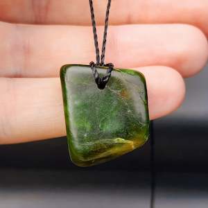 New Zealand Greenstone Pounamu Pendant Necklace (AJJC2182)