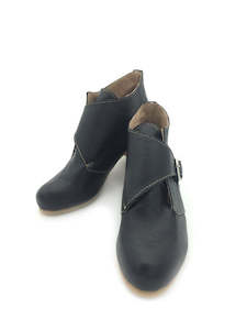 Side-Strap Boot (Black)