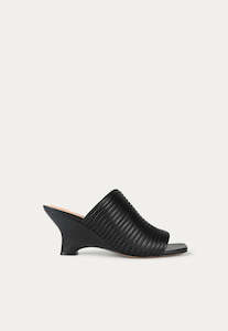 Caballo Mule - Black Pleated