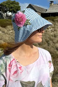 Carpet laying: Izzy Bucket Hat - Blue Gingham