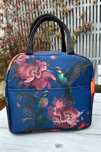 Carpet laying: Cosmetic Insulated Travel Bag - Fantasy Bird