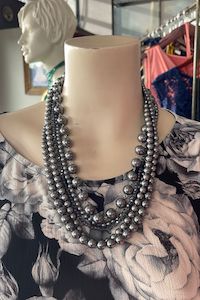 Carpet laying: AS Marilyn Large Costume Pearl Necklace - Slate - SALE