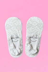 Carpet laying: Marley Lace Sockettes | WHITE