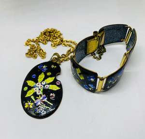 Antique: Matching vintage enamel pendant and bracelet