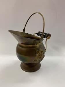 Antique: Vintage brass small coal scuttle