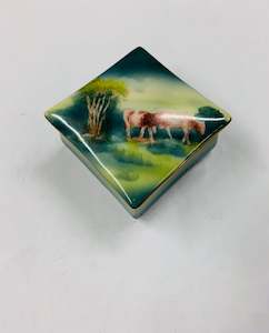 Antique: Royal Bayreuth jewellery box with cows