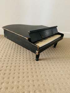 Antique: Antique child’s baby grand piano