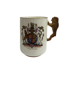 Antique: Paragon single handled mug for the commemoration of Queen Elizabeth trip to New Zealand