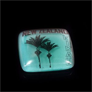 Nikau glass note weight. Kiwiana glass - Aotearoa.co.nz