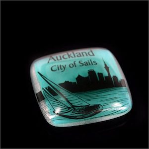 Auckland City of Sails glass note weights - Aotearoa.co.nz