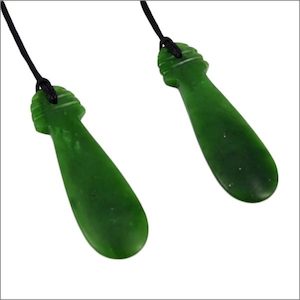 Medium greenstone mere pendants - dark green - Aotearoa.co.nz