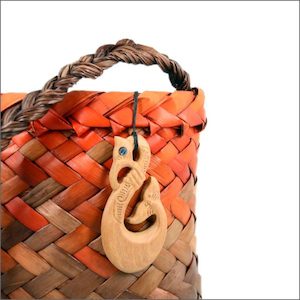 Tangaroa fishhook wood pendants - Aotearoa.co.nz