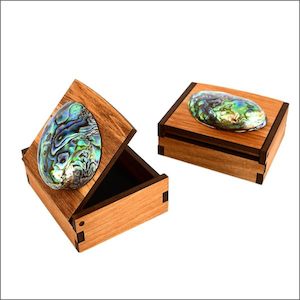 Rimu gift box with paua - Aotearoa.co.nz - Stylish trinket box