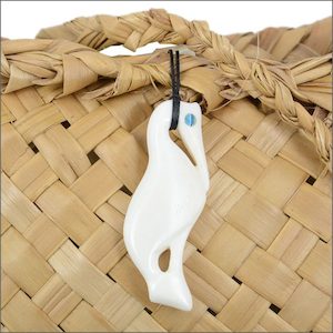 White heron bone carving. Kotuku. - Aotearoa.co.nz