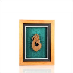 Small framed Maori fishhook - Aotearoa.co.nz