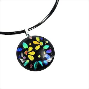 Round flower glass pendant - Aotearoa.co.nz