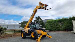 Plant and equipment hiring or leasing without operator: JCB 533-105 Telehandler